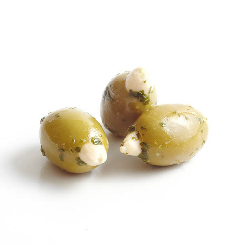 Grüne Oliven mit Mandeln