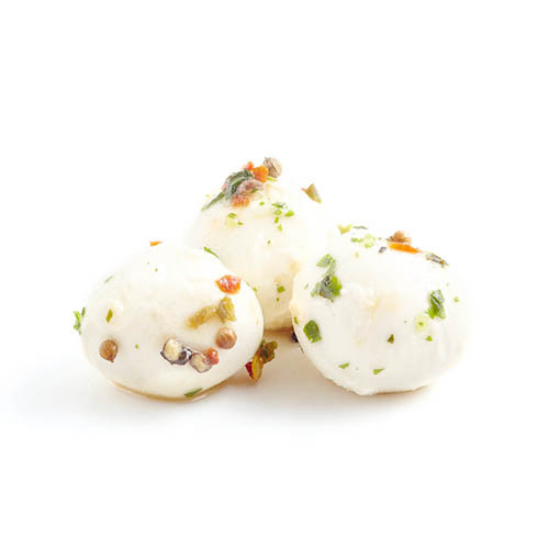 Mozzarella-Bällchen in Kräuteröl