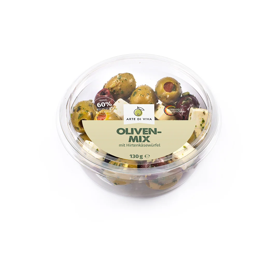 Olivenmix mit Hirtenkäsewürfel